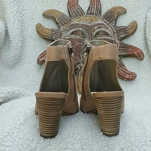 Naturalizer brand new sandles - Picture 4 of 8